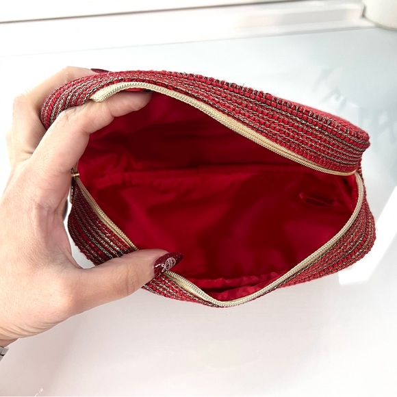 Chanel Holiday 2022 Makeup Bag - Picture 8 of 8